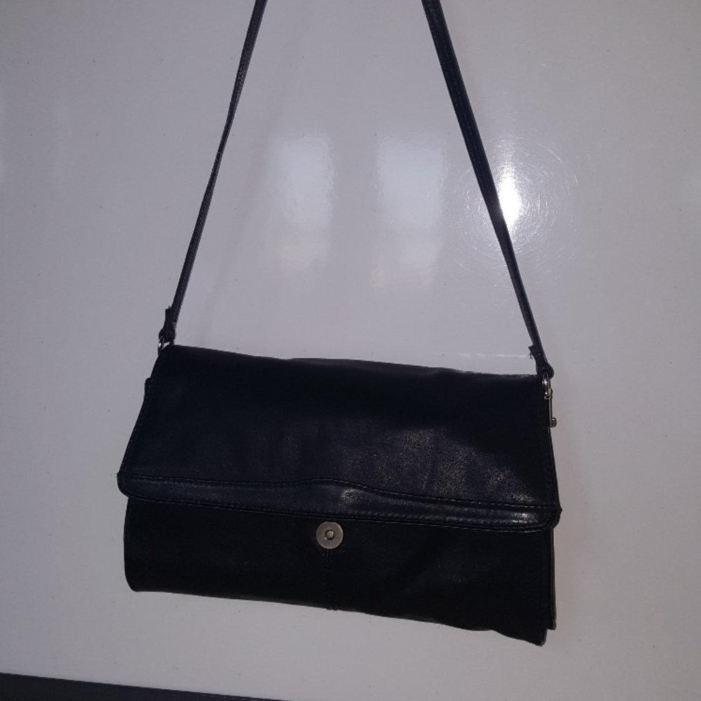 Black clutch
